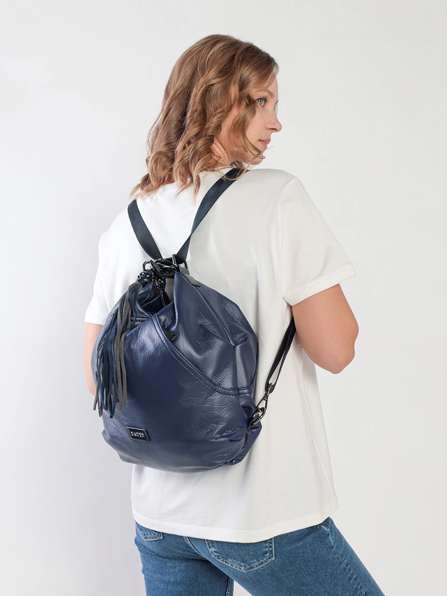 Сумка-рюкзак синего цвета с кисточкой